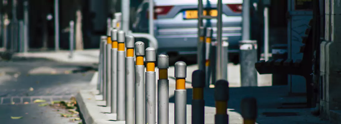 Safe and Convenient Retractable Barrier Column Systems for Properties in Navarre, FL